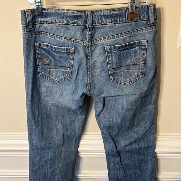 American Eagle Favorite Boyfriend Distressed Medium Blue  Wash Jeans Size 4 long - Picture 6 of 12